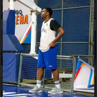 LamontM33's profile picture. Pro hooper🏀