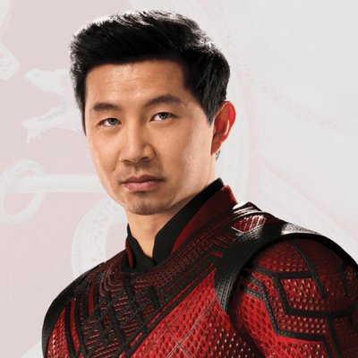 Shang-Chi 2 só estreia após filmes dos Vingadores, diz Simu Liu