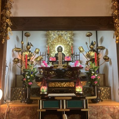 巣鴨地蔵通り商店街の近く、染井霊園脇の浄土宗寺院です。 宝暦8年(1758)小石川表町伝通院前に創建、明治25年(1892)当地へ移転しました。もと伝通院末のお寺です。 兼務寺院@iouji1461