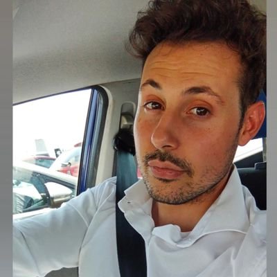 Catador de cervezas. 
Carnaval en sangre y piel.
Inform- ADE 💷💻
gym
Warcraft   🗡️🛡️

Instag:  @alejandrodr93