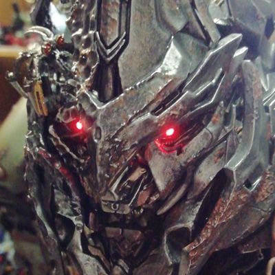 諸事情により作り直し｡
恋愛対象がガンダムのジオニスト､仮面ライダーやウルトラマン､戦隊ヒーロー､ゴジラ等の特撮全般｡
トランスフォーマー､ゾイド等々｡雨は存在してはいけない害悪だ｡漫画みたいな話だが命と引き換えにこの害悪を消せるとなったら喜んで命を差し出す｡雨には憎しみしかない｡その害悪を消す為に死ぬなら本望だ。