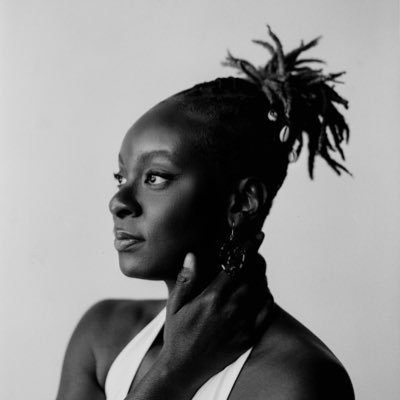 temilawson's profile picture. “lightning with the blam blams”