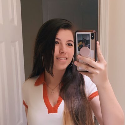 angiemisaki_'s profile picture. once this thought arrives, it stays.