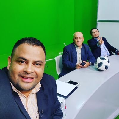 Licenciado en Comunicación, Periodista Deportivo por 20 años Director de 
SB DEPORTES de Lunes a Viernes de 9-10 pm Qhubo TV