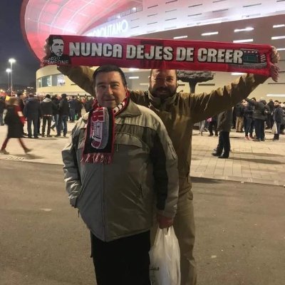 No me preguntes por qué
Los colores rojiblancos
Van con mi forma de ser 🔴⚪
Del Atleti y perruno 🐾🐾