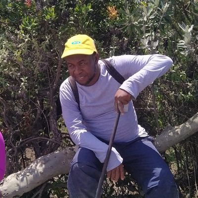 Farmer/Father/Husband/Friend.
المهنة : مساح اراضى
MISK and owner of Geomatica Consult, Hails from Tana River County, Kenya. Muslim and proud.
