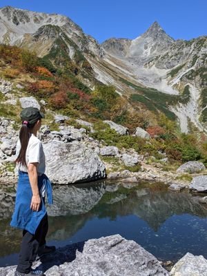 40歳から登山にハマった訪問歯科衛生士です　外来より往診が好き　神戸出身　六甲、愛宕に出没します　六甲山もコロナ前は全山縦走してたけど今はほんとにへっぽこ😅
2022/11にはばあばになりました😊何とドイツ人とのハーフ😆　勝手にフォロー、コメントしますがすみませんm(_ _)m　投稿も今年はぼちぼち頑張ります！