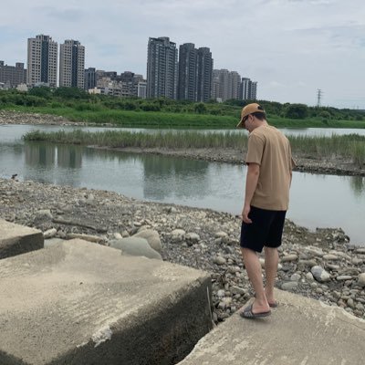 君子終日乾乾，夕惕若厲无咎。 篤吾信，奉其行。 喜愛的東西：海苔、蛋捲