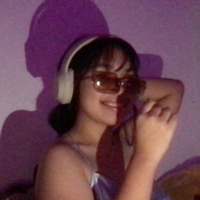 jshelenarb's profile picture. 🎧✨📖