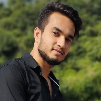 हम अपनी इस अकड़ पर
थोड़ा गरुर करते है
किसी से प्यार हो जाए ना, नफरत भरपूर करते है।♠️