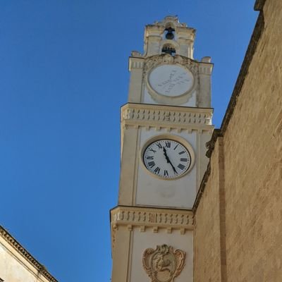 square summer living room clock