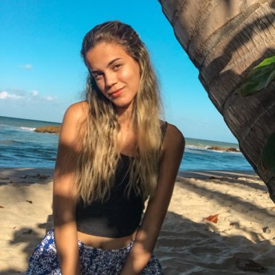 manuzinhaay_'s profile picture. linda cheia de contas pra pagar                                              COMPROMETIDÍSSIMA💍