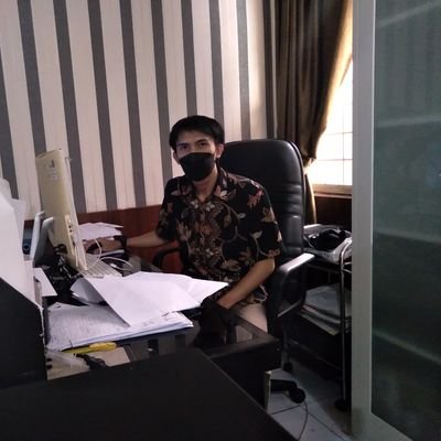 oniikkun's profile picture. Objective Justice Warrior | Simian Line 🤚🏼