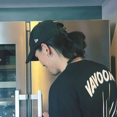 コッカラッス.com🔥ナンデモヤルッス.jp💪 / PdMバックグラウンドだけど、デザイン開発CS営業財務会計法務労務人事採用制度設計経営一通りなんでもやります / About Product🖌️ / 4児の父 👨👧👦👩👧👦 / , 子👶🏻, 服🧥, 写真📷️