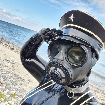 Shiny Puppy cuddles allowed . Maybe bites! 
Into: Latex I Anime I Gaming I D&D  I Cosplay 
⚠️this is my only one  X Account⚠️