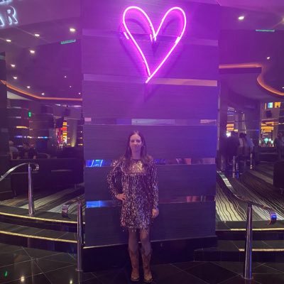 Theatre critic with a love of country music and sequins. Opinions @BroadwayWorldUK @BWWScotland @BroadwayWorld @Netgalley : nodonoghue@bwayworld.com