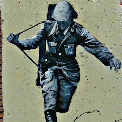 “La gente más triste siempre intenta hacer que las demás sean felices. Porque saben lo que es sentirse sin valor y no quieren que nadie sienta lo mismo
