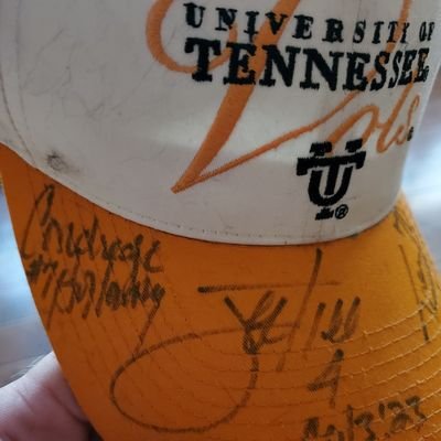 ❤️ My family & 🧡 The Tennessee Vols! 
GO BIG 🍊!!! ⚾️🏀🏈💯🇺🇲🐕🎣🙏#VFL #GBO