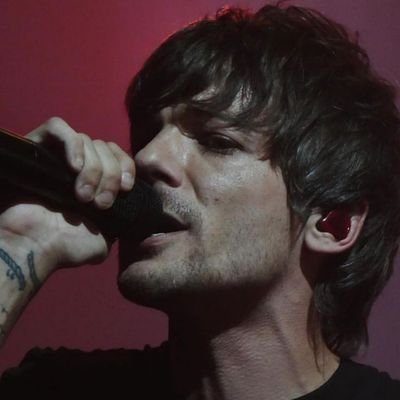 This account is dedicated to asking Louis Tomlinson daily to include South Africa in his next tour.