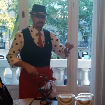 Corte Artesano de Jamón a cuchillo
Con una experiencia de + de 20 años es marca líder en Cortes de Jamón a cuchillo, utilizando la técnica de Corte en VirutaX.