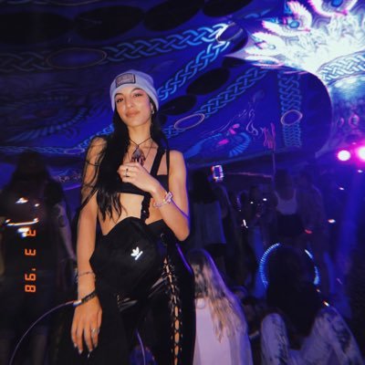 ♋︎ cancer ☯︎ i know more cool songs than i do cool people ☪︎ wellness director/co-owner @ vitality medical wellness institute