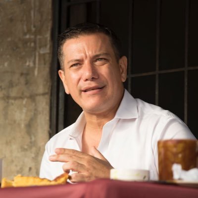 Adm. d Empresas. Máster en Política y Educacion. Progresista .100% hecho en MANABÍ. Chonero de pura cepa.