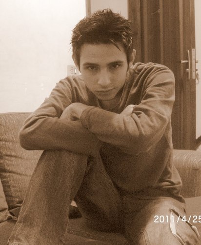 Sou um carabem tranquilo, gosto de musica, dos meus amigos (: