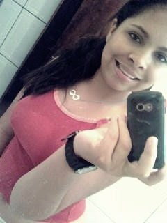 Ela curte um funk,ela é de balada,ela gosta da Night,ela é de beber.Da um role junto com as amigas
e só volta pra casa ao amanhecer. ♪
