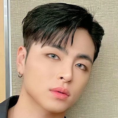 iKONIC since 2013 TEAM B a.k.a iKON 🐝😎❤ This acct is all about one and only iKON 🐝🍯💗💞