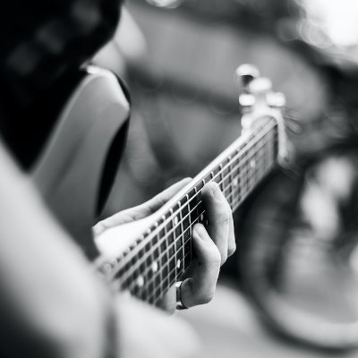 Apprendre la guitare facilement à la maison
Bon plans et cours de guitare en ligne