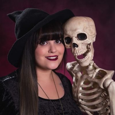 ✨️Everretta the Bone Witch✨️
| Professional Photographer | Twitch Partner | Loves Dark & Spooky Things | Neurodivergent | Demisexual