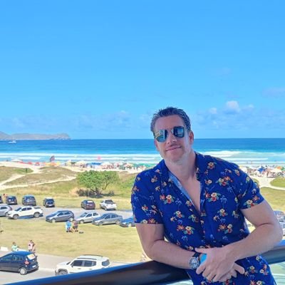 Fernand64770746's profile picture. Crecer es to grow, aprender es to learn, ser mejor es to be better. Eso es lo que debes hacer. That is what you must do.