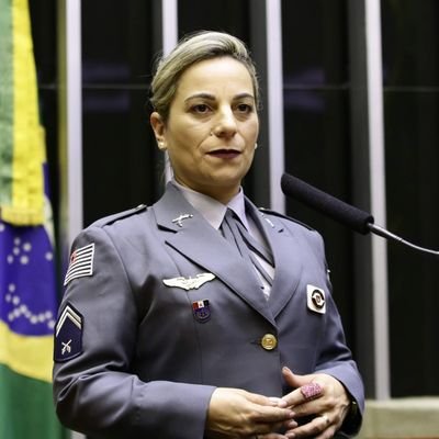 Policial militar, arquiteta e urbanista, esposa, mãe e Deputada Federal candidata a reeleição pelo estado de São Paulo!