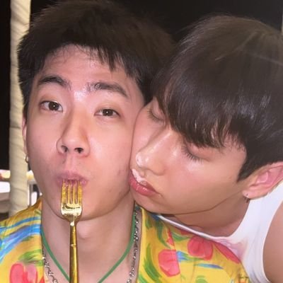 offgunsimp_'s profile picture. #ออฟกัน: “𝑡ℎ𝑖𝑠 ℎ𝑜𝑚𝑒 ℎ𝑎𝑠 𝑙𝑜𝑣𝑒, 𝑤ℎ𝑎𝑡 𝑑𝑜𝑒𝑠 𝑡ℎ𝑎𝑡 ℎ𝑜𝑚𝑒 ℎ𝑎𝑣𝑒?”

a babii and a markf/nctzen 💚