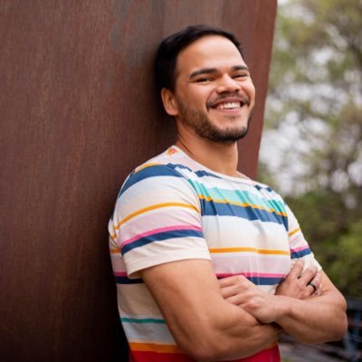 🇧🇷 Autor da @editoraalt @galerarecord @scholastic @dfb_storyhouse | Rep'd: @trespontosag_ he/him Tweets mostly in Brazilian Portuguese, but also in English