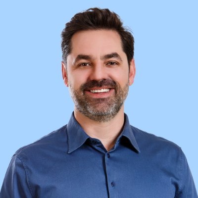 Mineiro, cientista político e advogado especialista em Direito Municipal. Fui vereador em Itabira e deputado estadual em Minas Gerais.