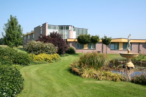 Best Western Hotel Hiddingerberg, inmiddels winnaar van 3 Best Western Awards, is een gezellig familiehotel dat gelegen is in Steenwijk.