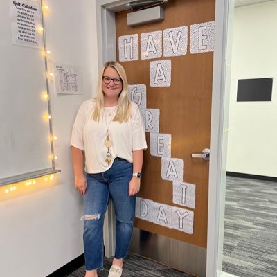 Turner Middle School | 8th Grade Math | Algebra l Geometry l Varsity Volleyball Coach | KU Alum ❤️ l