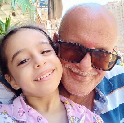 مصرى مسيحى اهلاوى بشده سيساوى جدا
فى سن التقاعد ولست متقاعد
