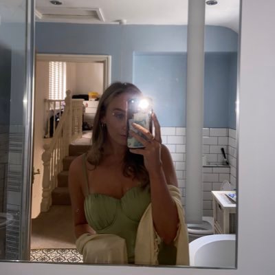 lili_powell's profile picture. 🌸