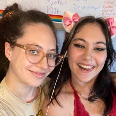 theclowntownttv's profile picture. (+18! only!) queer siblings & youtube partners 🎪🏳️‍⚧️ | anti multi level marketing ⚠️ | THEY/THEM | #KeepEyesOnSudan #CongoIsBleeding #GazaGenocide