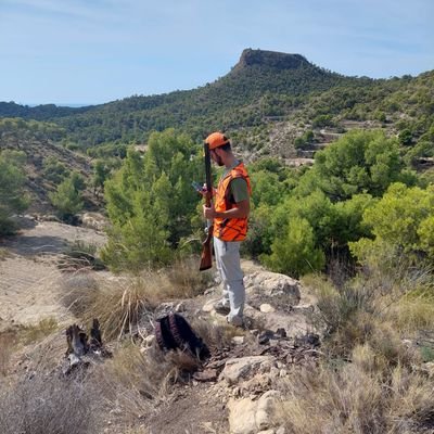Amante de la naturaleza y cazador 🏹🐇🐗
Voluntario del Observatorio Cinegetico de la @f_artemisan ⛰🥾📱
#NaranjaEsCaza 💪🏼🧡