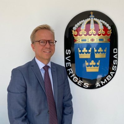 Ambassadeur de Suède au Maroc 🇲🇦 🇸🇪. La netiquette du Ministère des AE suèdois s’applique: https://t.co/UlR5o2kWPO. RGPD: https://t.co/HxBd9RR1V9.