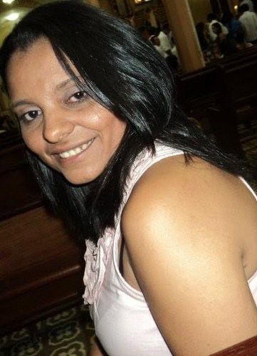 ..
Porque quem ama nunca sabe o que ama
Nem sabe porque ama, nem o que é amar
Amar é a eterna inocência,
E a única inocência, não pensar...
