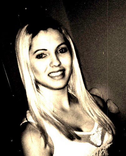 Ironiaa.. Rock'roll ... dunhill... Heineken ... Maquiagem .. Havainaa.. Geminiana .. .. Festeiraaa..