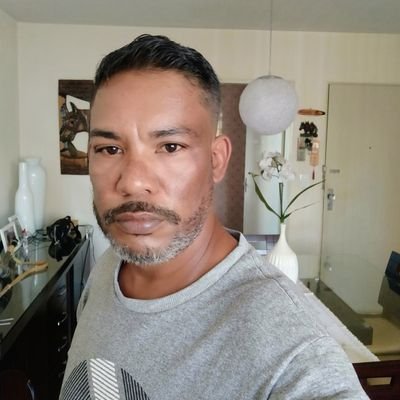 Leandro76919353's profile picture. 