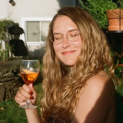 ChiaraMilfords's profile picture. Journalist of trees and other things. 
Seller of wines and other liquors. 

It's pronounced kya-rah. (she/her)