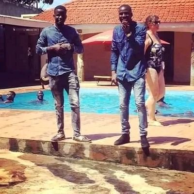 robz_ouma's profile picture.