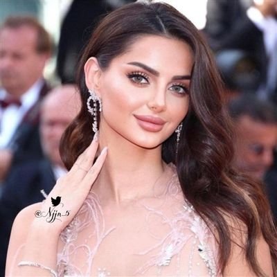 ماكان حبك إلا . . أمر ربي , وما كان قلبّي إلا عبداً مطيعا..!!❤
تشرفت بلقب{ سلطانة الذوق}