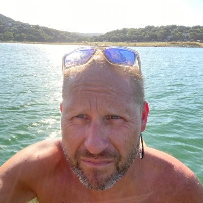 1300chadwick's profile picture. eat clean, walk, get sun.